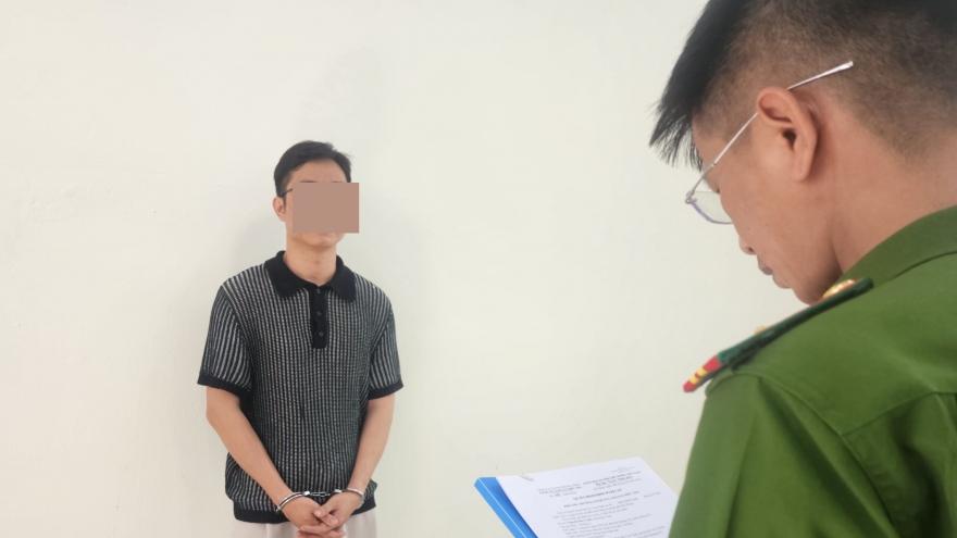 Người yêu cũ dùng clip nhạy cảm ép bạn gái quan hệ trái ý muốn bị khởi tố